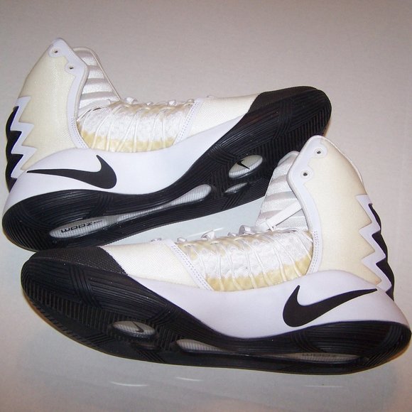 NIKE \